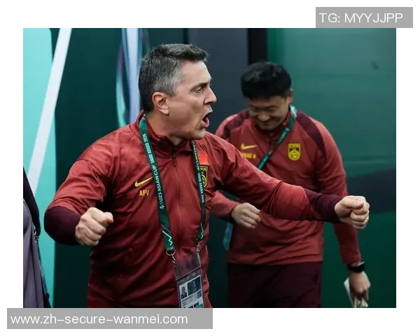 足球换人哨的背后故事与战术分析揭示教练的智慧与球员的心声