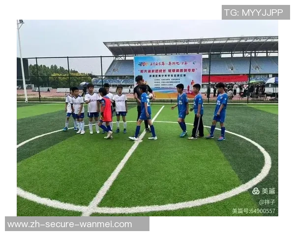 高中生热爱足球运动展现青春活力与团队精神的精彩瞬间