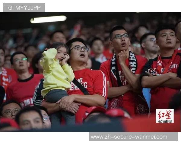 足球赛季开始的热潮席卷全城球迷们期待的激情时刻终于来临